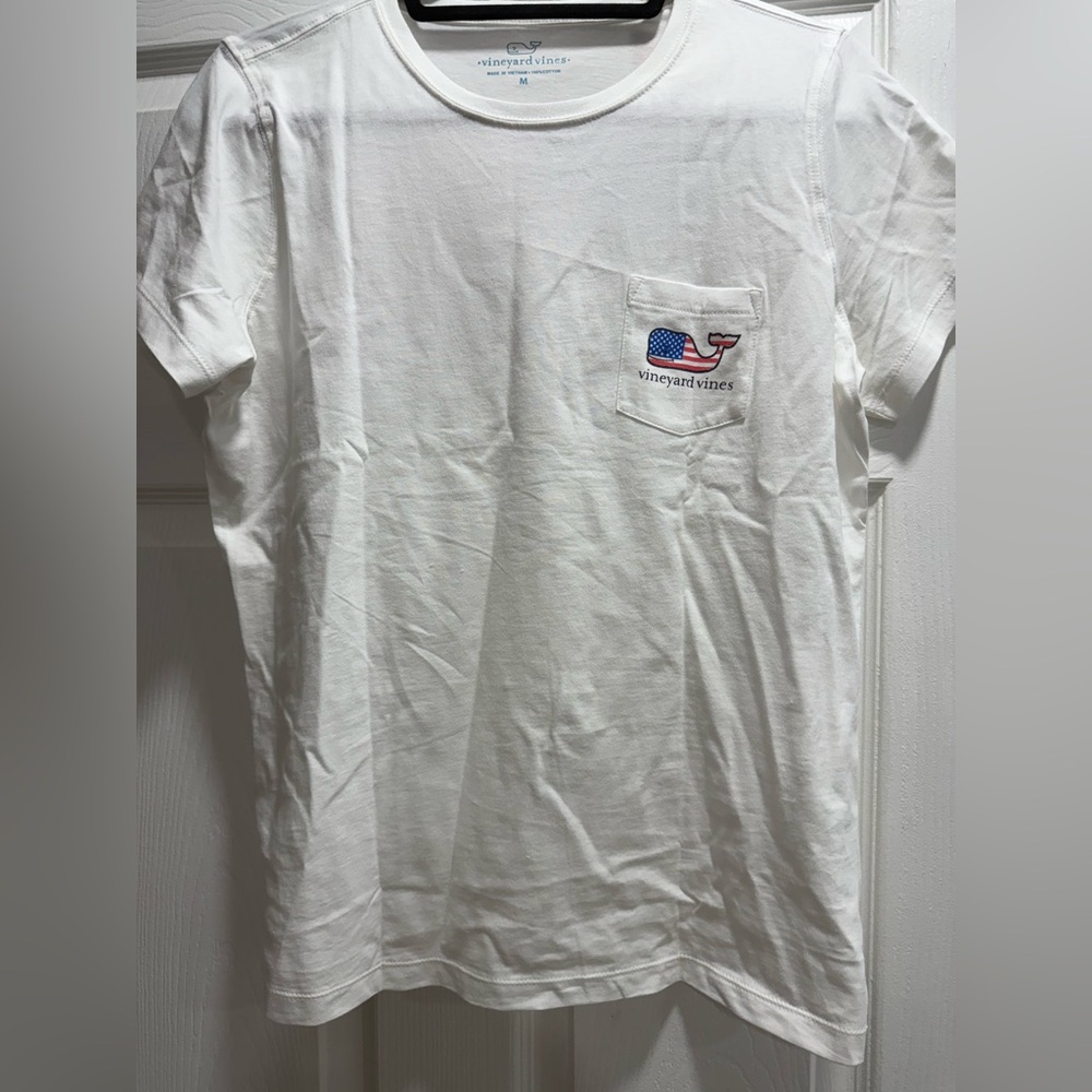 NWT Vineyard Vines Women's USA Flag Whale Short-Sleeve Pocket Tee - Picture 2 of 8